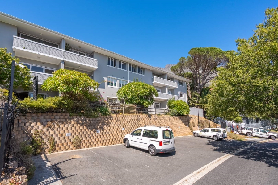 To Let 2 Bedroom Property for Rent in Vredehoek Western Cape